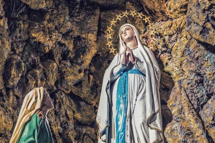 Grutas de la Virgen María, Virgen de Lourdes, Virgen de Guaalupe