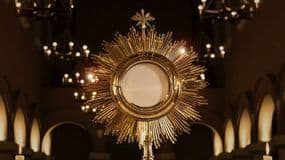 Himno Eucarístico Adorote Devote Adorote Devote