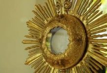 A Jesús Sacramentado en la Custodia Corpus Christi
